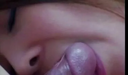 Breedschouder meisje voelt een grote lul in youtube seksfilms haar kont