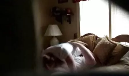 Russische studenten lieten clit arabische seksfilms aan klasgenoten zien.