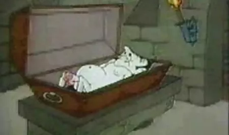 Dunne romantische seksfilm dieren hebben een lange penis nodig in de geschoren vagina.
