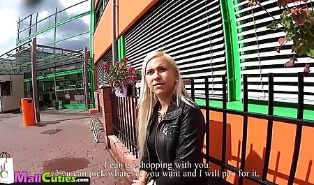 Twee stellen regelen een outdoor hollandse seks films gangbang.