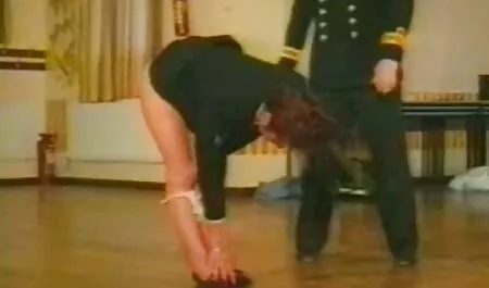 Professionele blonde zuigende mannelijke lul lesbische seksfilms