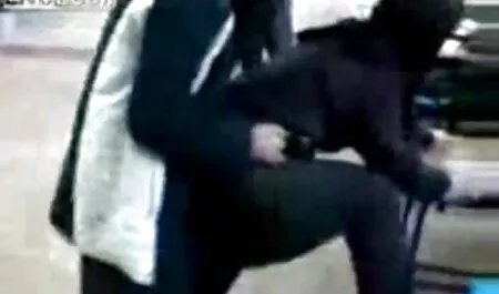 Dieven romantische seksfilms regelen Russische groepsseks.