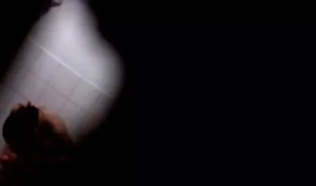 Meisjes vervangen de kont op de beste seksfilm bodem van de mannelijke ledematen.