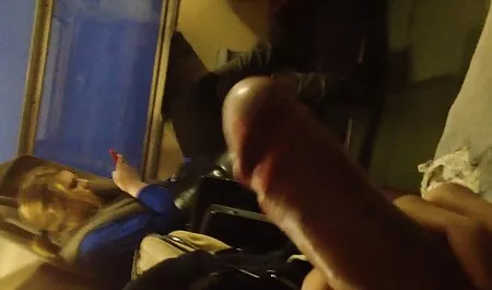 Een intelligent meisje dat zich ' s hollandse seks films morgens overgeeft aan de nabijgelegen spieren.