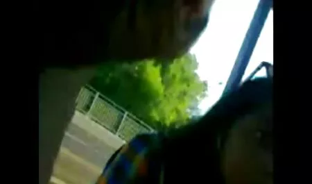 Haar man heeft seks met de vrouw verkleed als gratis lange seksfilmpjes schoolkind.