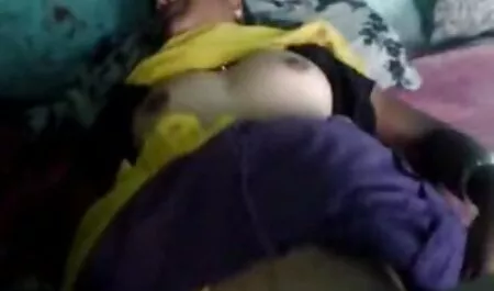 Volwassen vrouw met lange benen seksfilm 123 neuken tussen Enorme tieten