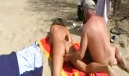 Ze scheurde haar broek in haar kont seksfilm gratis en werd dik met haar natte vagina.