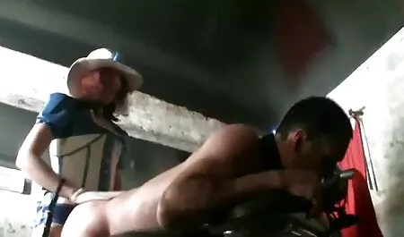 Hij erotische seksfilms heeft een triootje met twee geweldige buren.