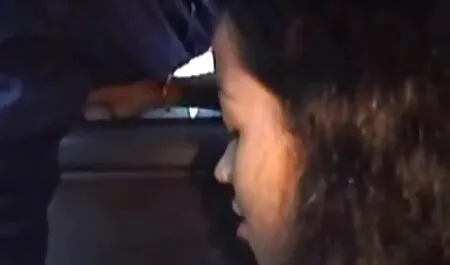 Het Sexy jonge meisje geeft hem alle drie gaten bi seks films in Zelfgemaakte porno.