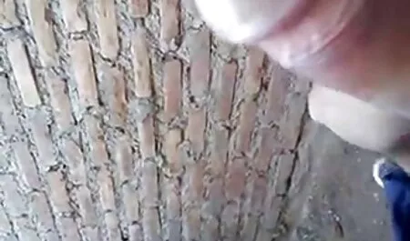Zwarte teef die plezier heeft met een lid van vrienden bi seks films