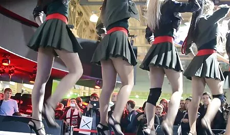 De man die een mooie blonde vagina lesbische seksfilms likt