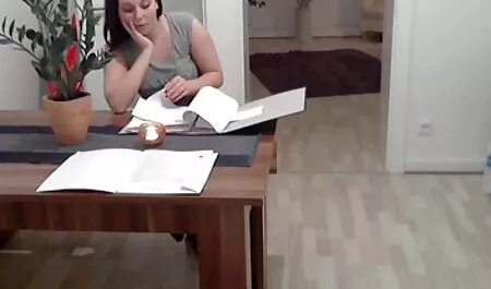 De journalist sliep met een lesbische seksfilm man op het werk.