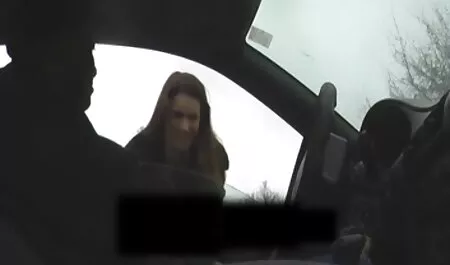 De nerd van zwart met bruin haar free seksfilms goed losgemaakt van eenzaamheid