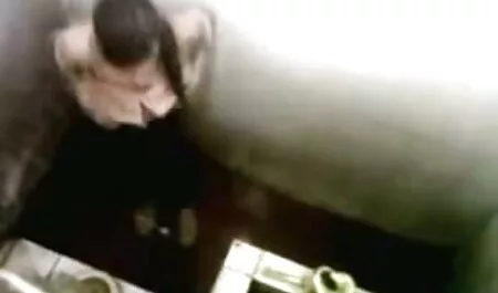 Een toerist die een jong meisje uit St. Petersburg meeneemt. tienerseksfilms
