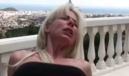 Een injectie van sperma direct in de mond van de blonde gratis lange seksfilmpjes