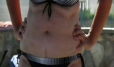 Twee meisjes die een grote eldak mooie seksfilms serveren.