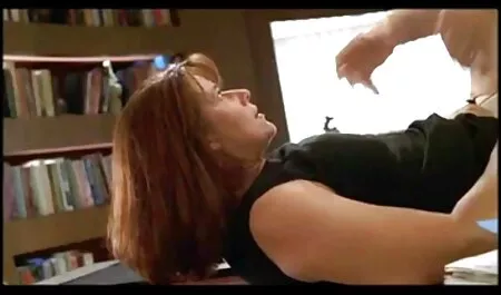 Ik free seksfilm ging naar een meisjeskamer masturberen en ze zit in verschillende poses.