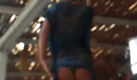 Sexy blonde betaalt een harde werker beste seksfilm met natte gaten