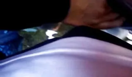 Twee jonge vlaamse seksfilms meisjes behagen de man die sliep