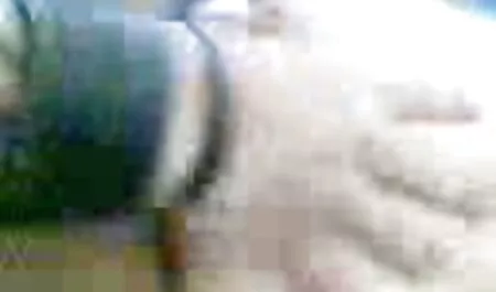 Haar zoon begon te masturberen met zijn moeder en lekkere seks films seks te hebben met de schoonheid.