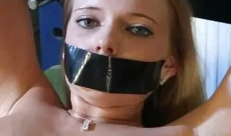 De man steekt voorzichtig gratis seks film mensen in het eerste dier. de Russische roodharige.
